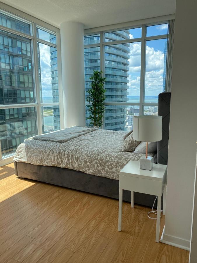 Toronto Cn Tower Maple Leaf Square Luxurious 2 Bedroom Condo Exterior photo