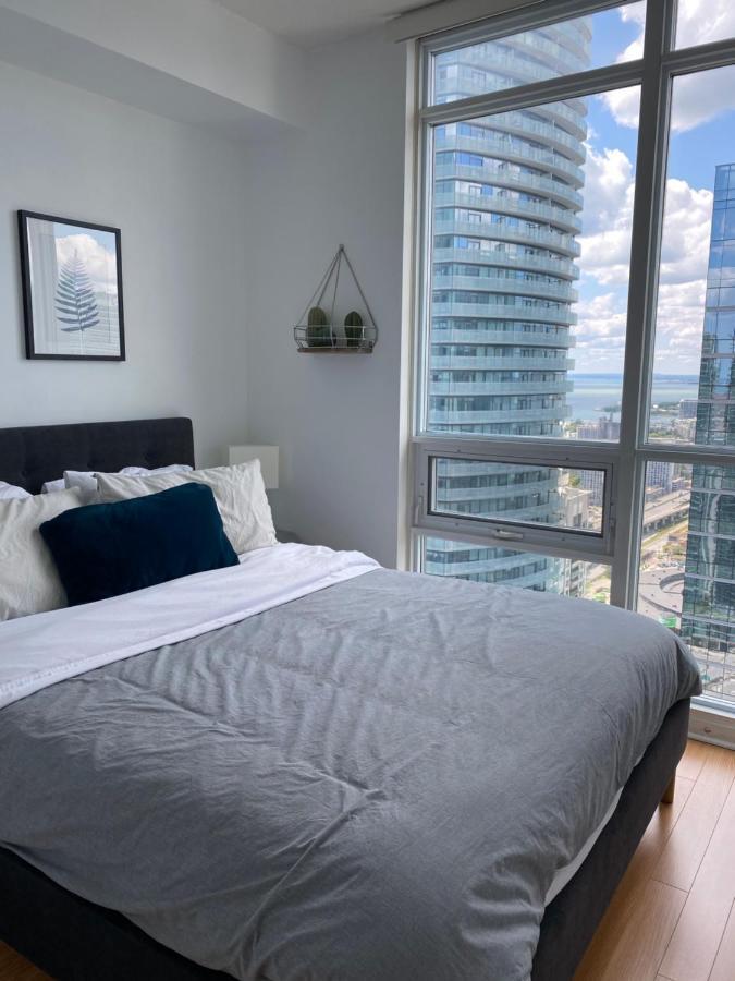 Toronto Cn Tower Maple Leaf Square Luxurious 2 Bedroom Condo Exterior photo