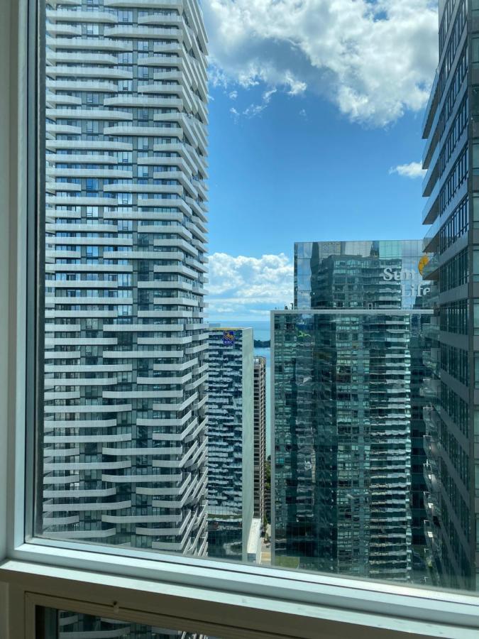 Toronto Cn Tower Maple Leaf Square Luxurious 2 Bedroom Condo Exterior photo